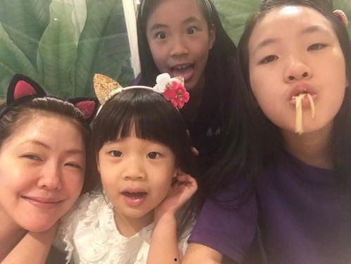 小s跟宝宝生活照,甜蜜满溢